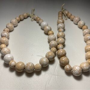 Chucky beaded cream, white set of two necklaces